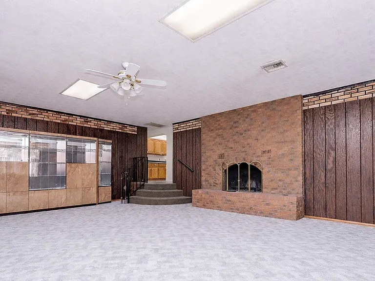 5185 Sun Valley Dr — Photo 1