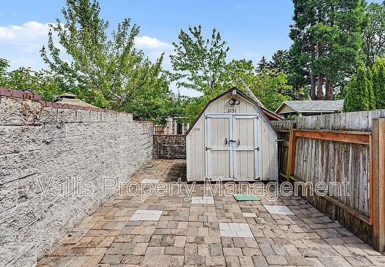 2151 Winter St SE — Photo 32