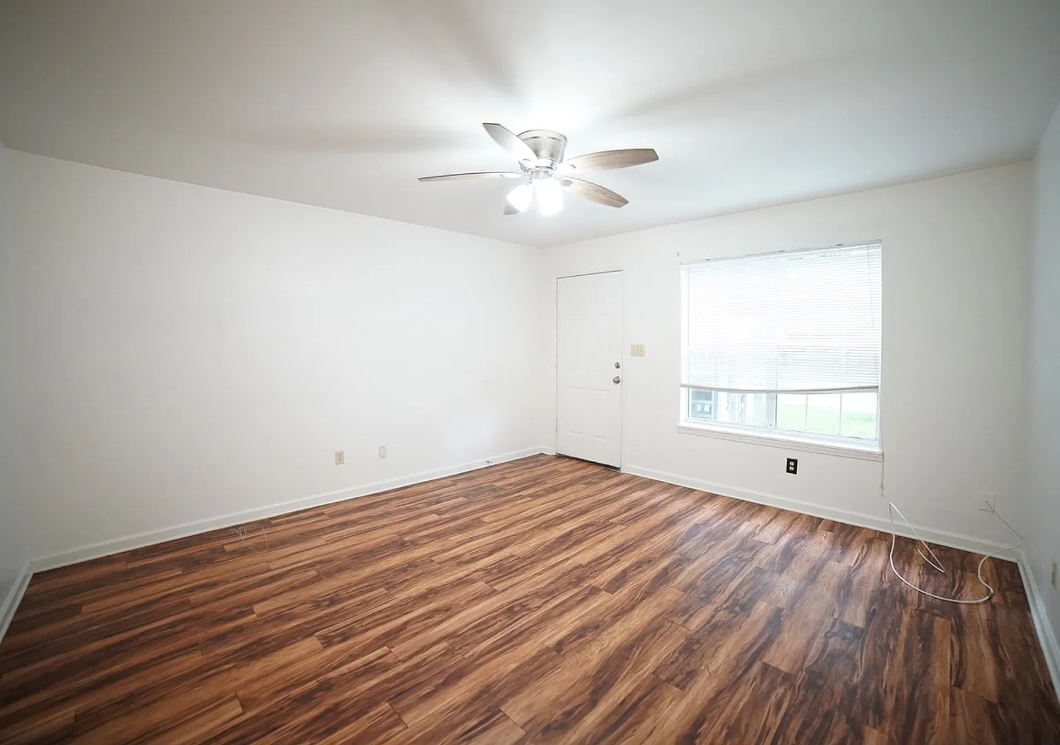 2555 Chateau Lane Apartments — Photo 2