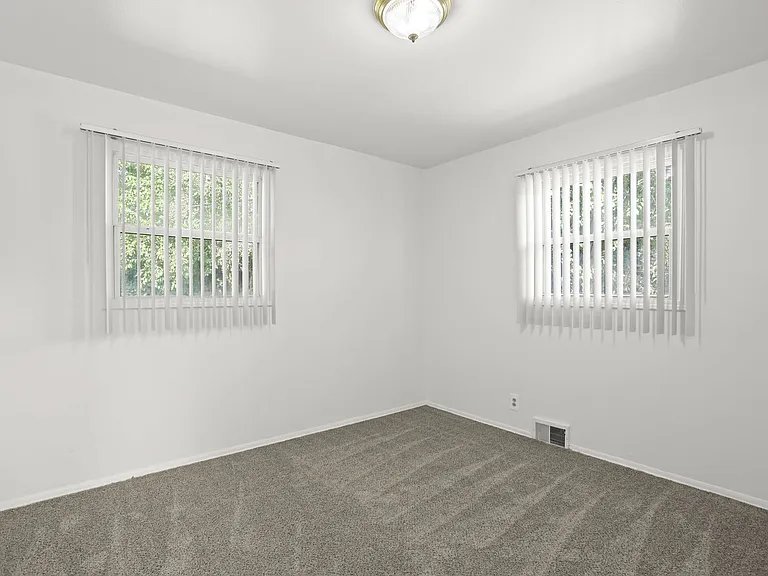 2758 Ackley Ave — Photo 35