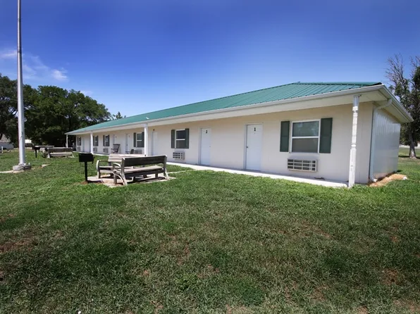 103 S 8th St #4, Milford, KS 66514