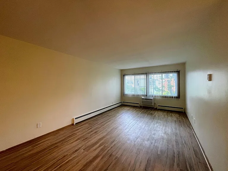 425 University Ave SE #307 — Photo 5