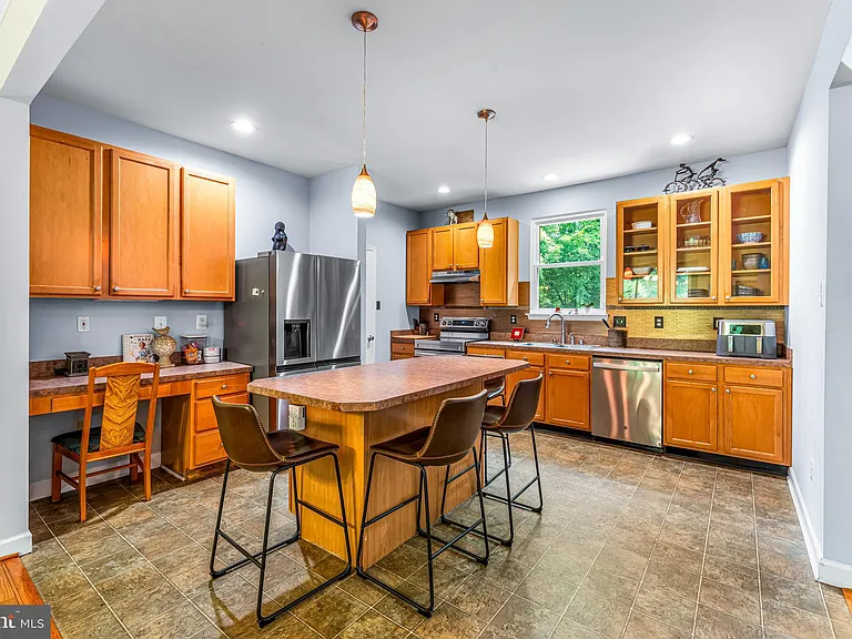 10870 Hammond Dr — Photo 12