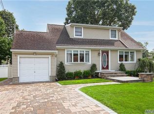 310 Everard St, Dix Hills, NY 11746
