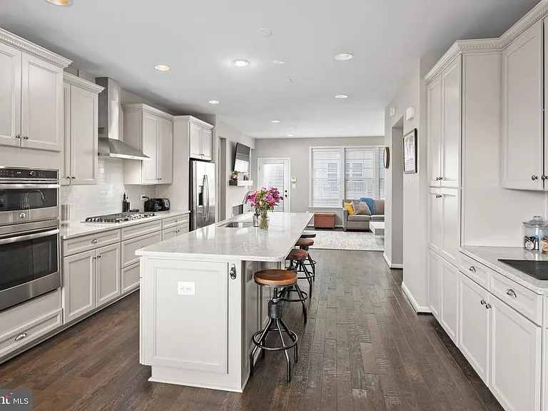 1310 Jackson St #1 — Photo 9
