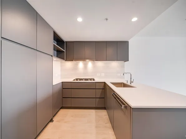 450 Westview St #1801, Coquitlam, BC V3K 0G3