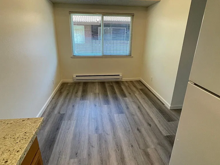 2019 W Middlefield Rd #4 — Photo 8