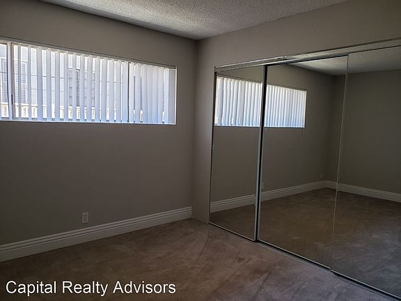 4th image of 1127 E 4th St APT 105
