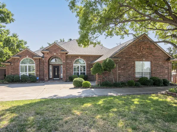 7900 Bridlewood Dr, North Richland Hills, TX 76182