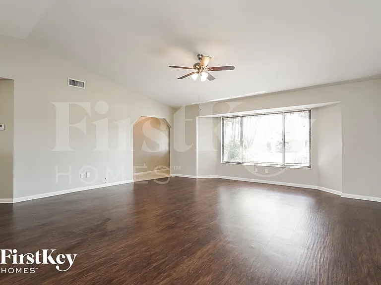 221 SW 43rd Ter — Photo 3