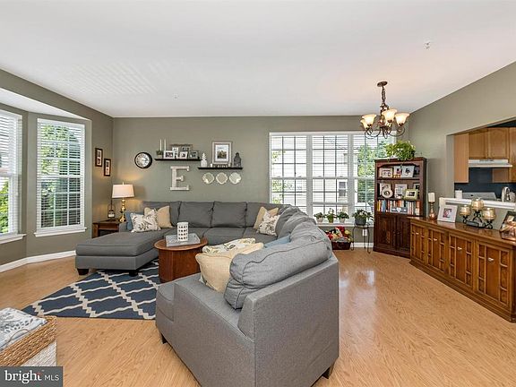4th image of 1912 Fieldstone Way