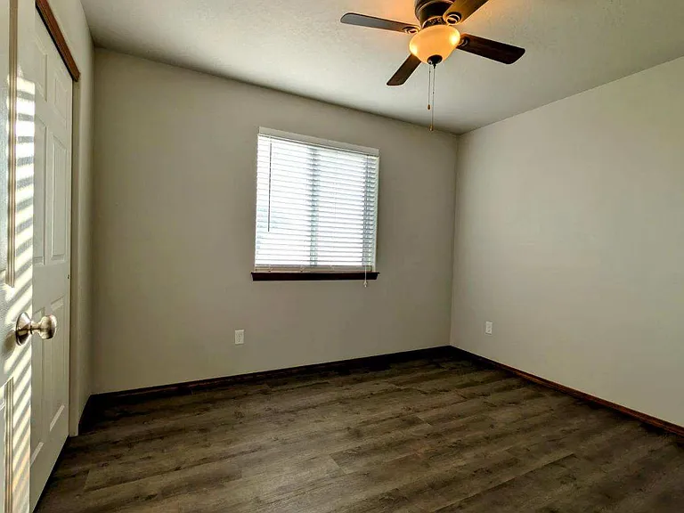 4610 Seville Dr — Photo 25