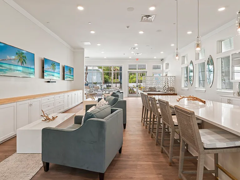 Surf Apartments — Photo 3