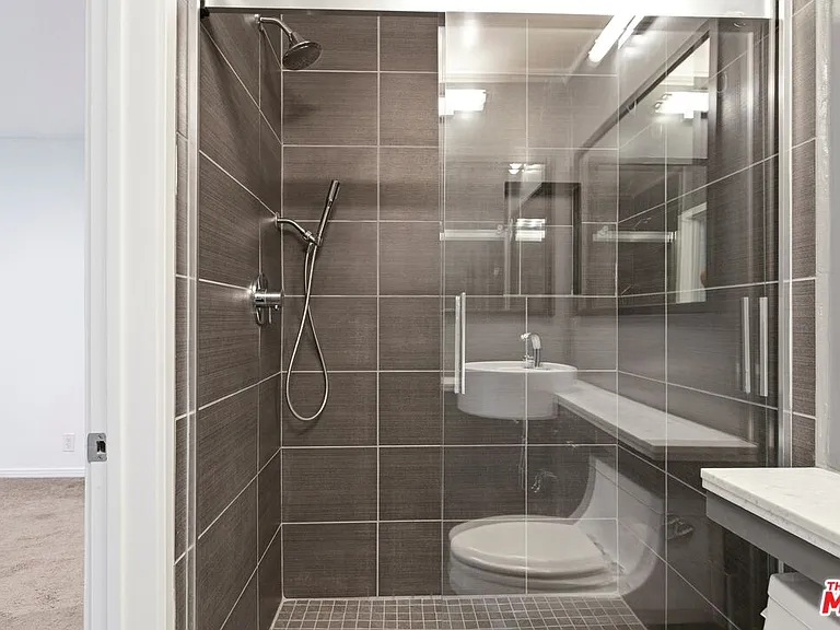 1233 N Laurel Ave #109 — Photo 8