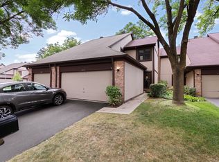 242 Woodmere Ln, Wheeling, IL