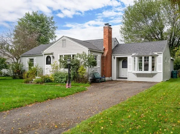 19 Harvey St, Easthampton, MA 01027