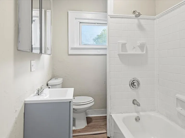 447 N Sherman Dr — Photo 15