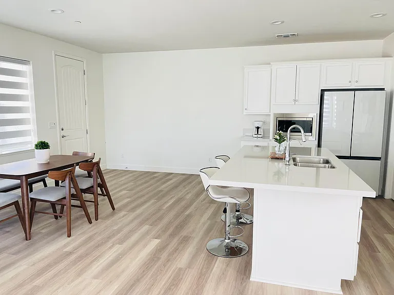 Neil Jerome Dr — Photo 4