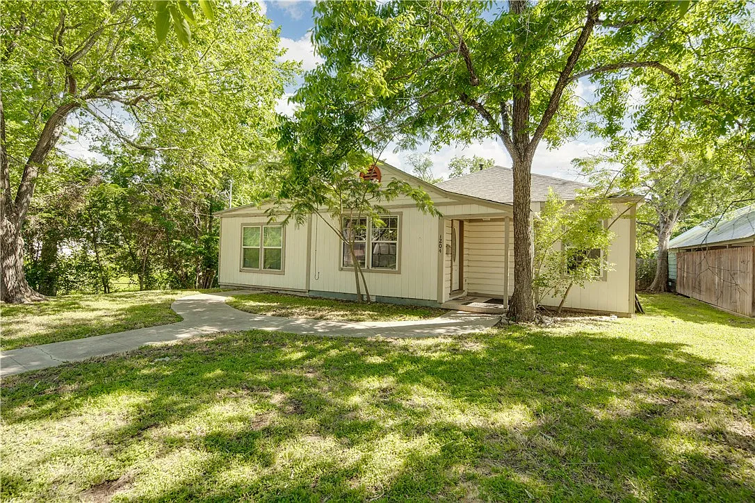 3 bed, 1736 sqft, $1,850 — Photo 2