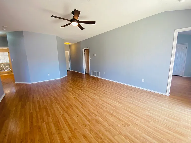 2501 Willow Way — Photo 7