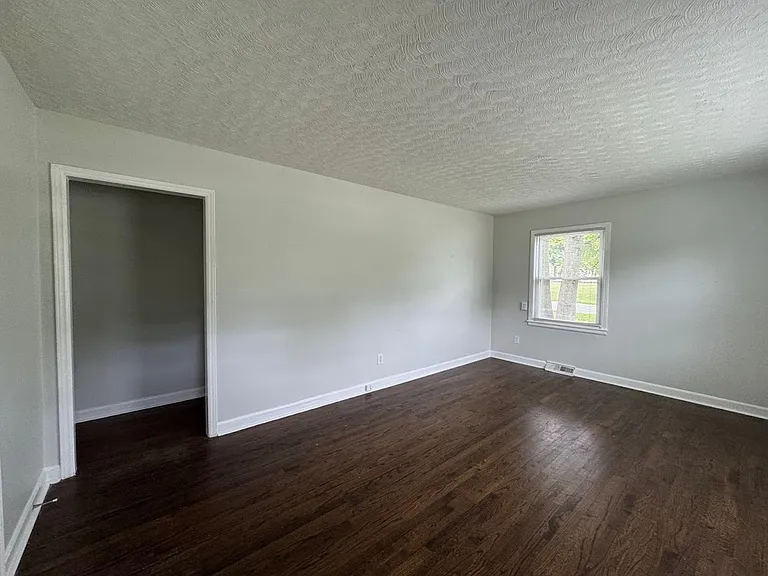 127 Lawrence St — Photo 6
