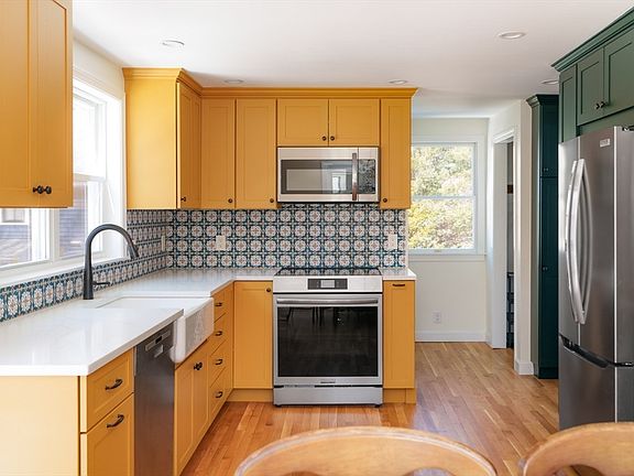 4th image of 64 Longfellow Rd