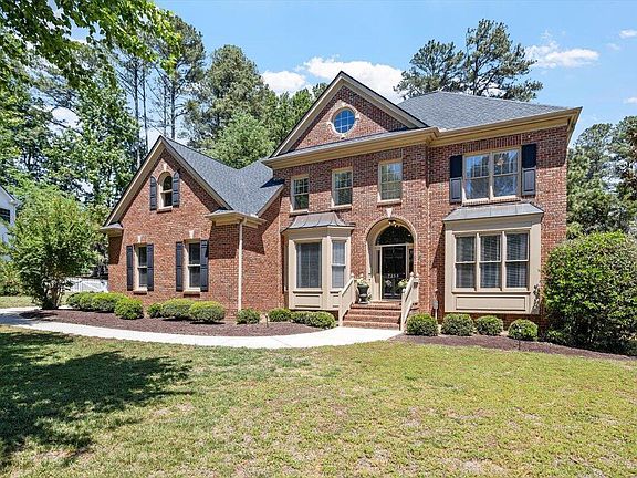 3rd image of 7253 Manor Oaks Dr