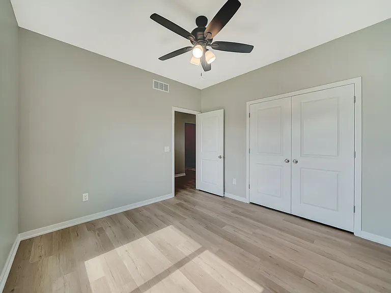8926 S 42nd St — Photo 18