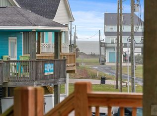 954 Palm Ridge Dr, Crystal Beach, TX 77650