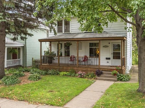 2nd image of 2730 Buchanan St NE