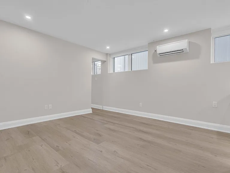 58 Florence St — Photo 88