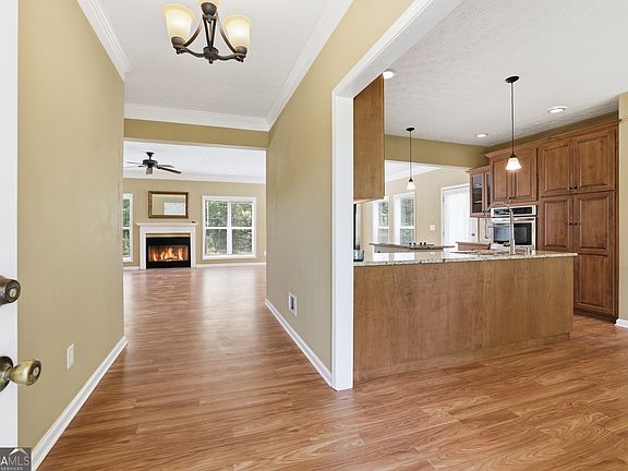 5th image of 3546 Seymour Rd