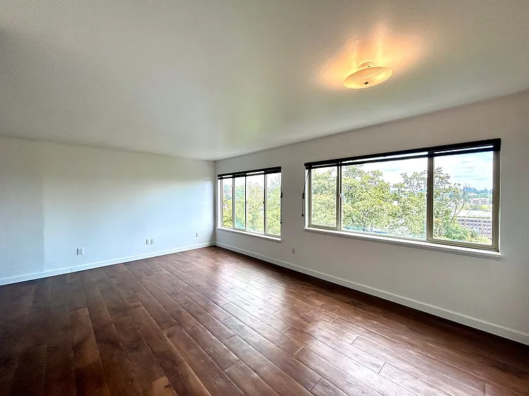Bayview Apartments — Photo 53