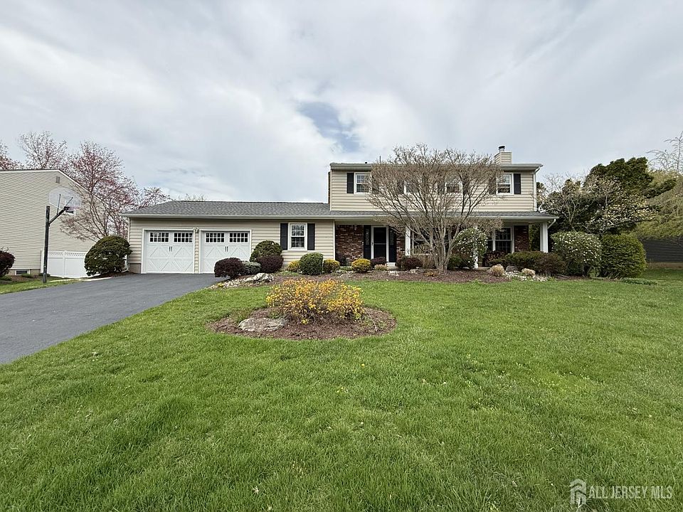 1st image of 15 Delaware Dr