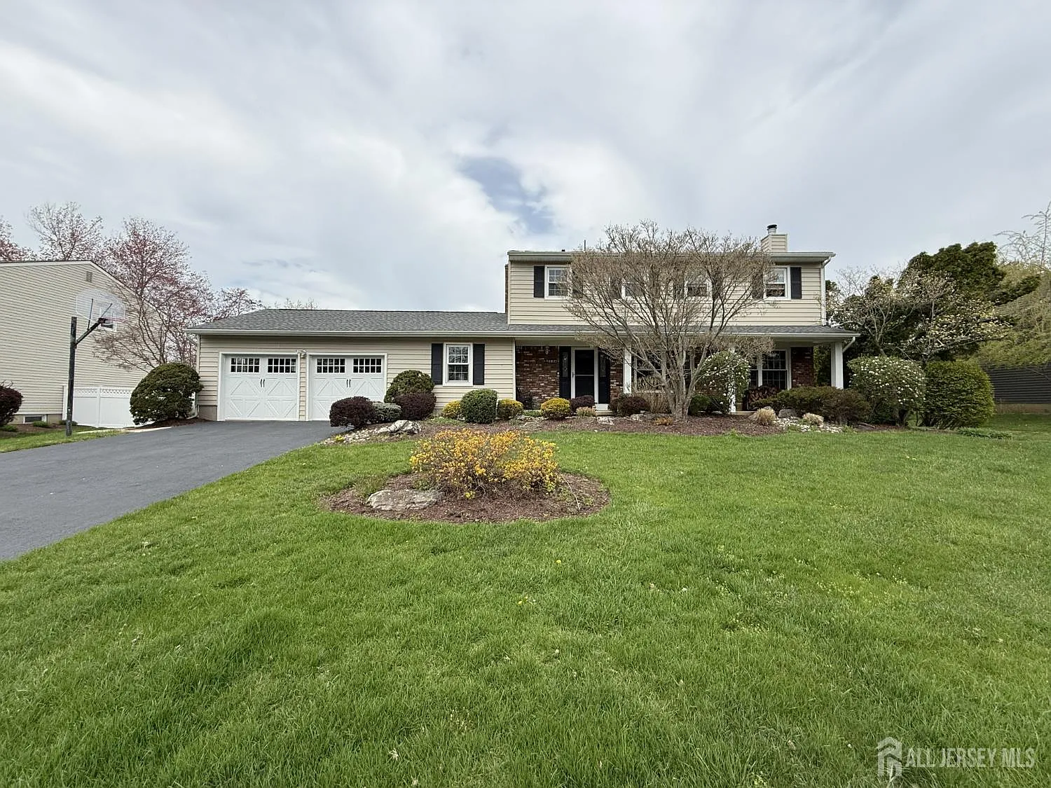 15 Delaware Dr photo 1