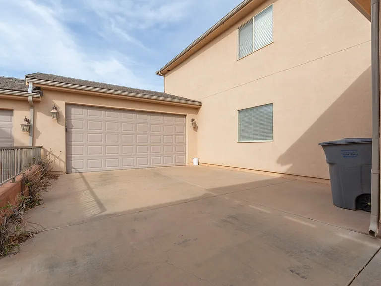 381 N Windsor Dr — Photo 23