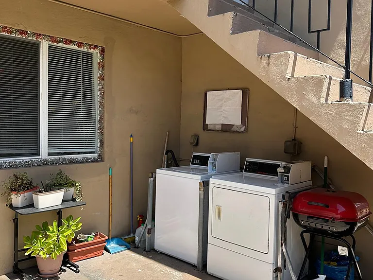 460 SW 7th St #5 — Photo 7