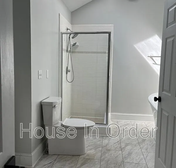 127 W Chestnut St — Photo 4