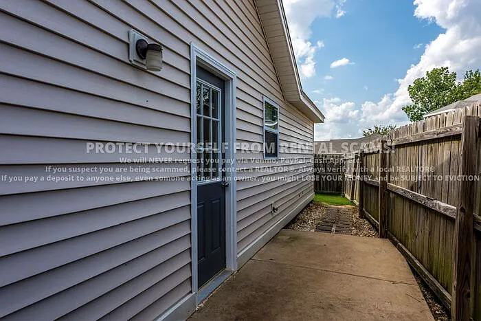 1137 S Holland Dr — Photo 10