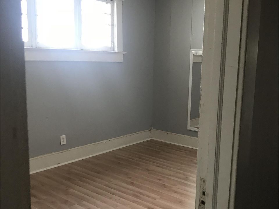 2nd image of 1623 S Center St