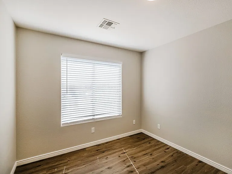 3430 N Saffron — Photo 14