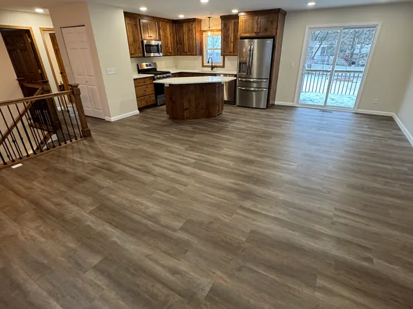 32 106th Ave NW, Coon Rapids, MN 55448