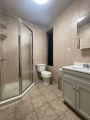5th image of 219 W 15th St APT 3F