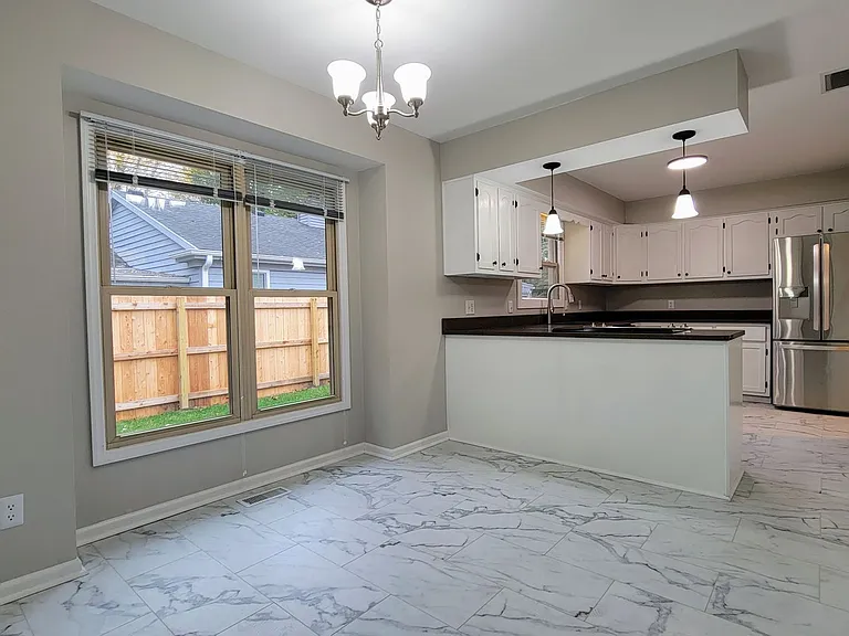 1601 Coventry Dr #B — Photo 2