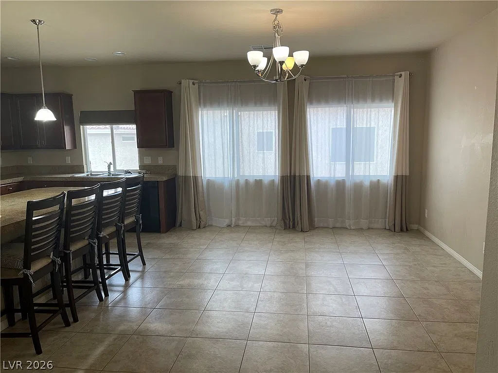 4 bed, 2.5 bath, 3046 sqft, $2,800 — Photo 3