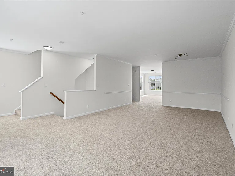 1670 Mohegan Dr #B — Photo 5