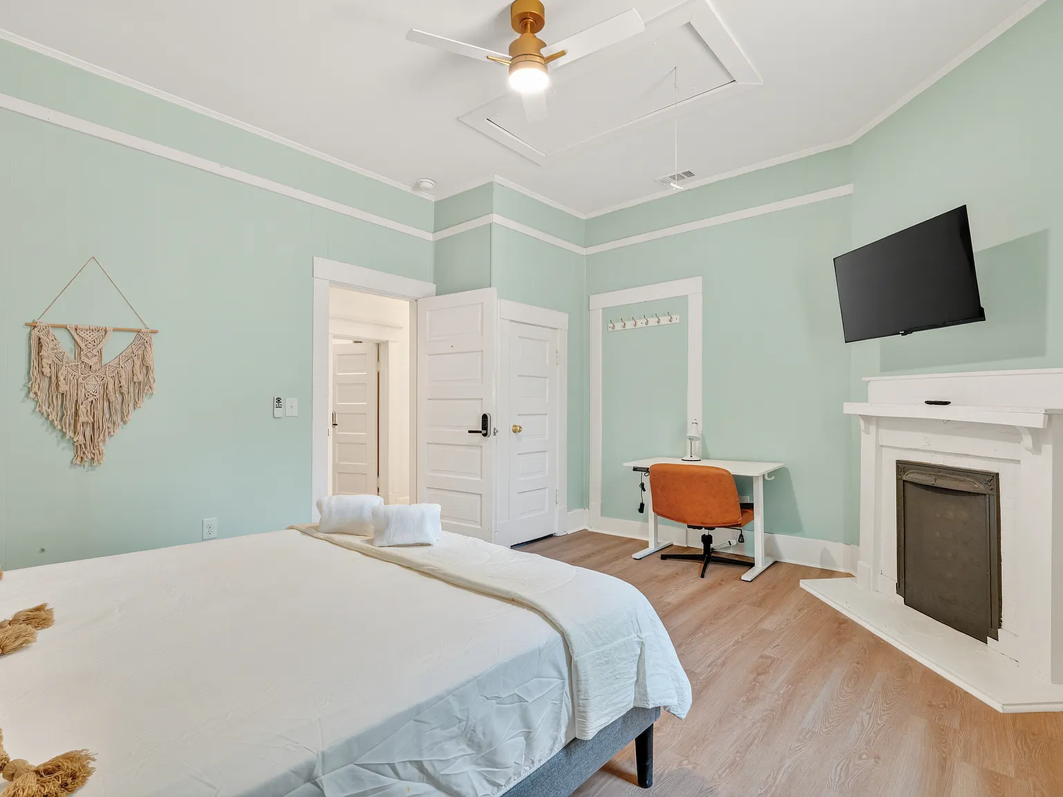 1125 E Anderson St — Photo 3