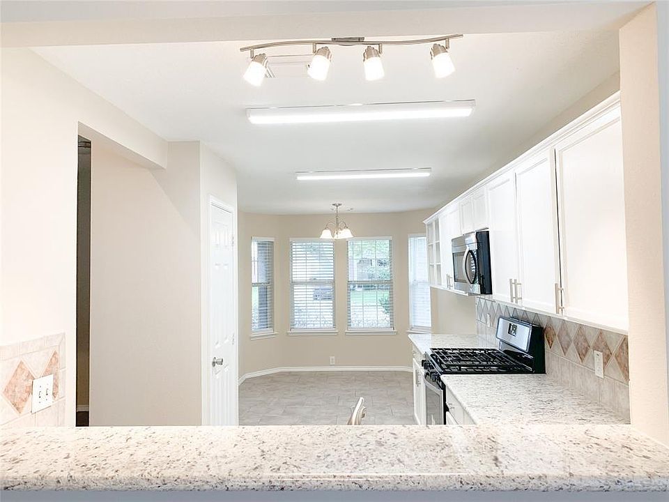 1st image of 4822 King Hallow Ln