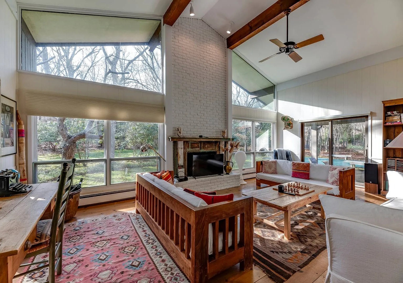 Quiet, Private and Affordable in East Hampton — Photo 2