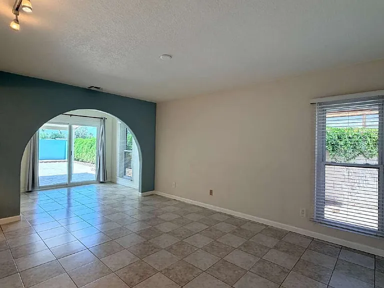 3827 E Larkspur Dr — Photo 9